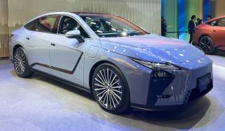 Lexus ES Shanghai 2025 - blue front